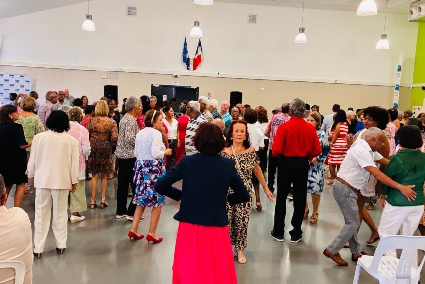 Sainte-Marie prend soin de ses aînés avec son thé dansant mensuel