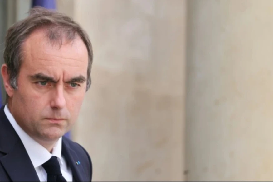 Pour tenter de contenir la colère sociale, Lecornu prolonge les aides sur les carburants